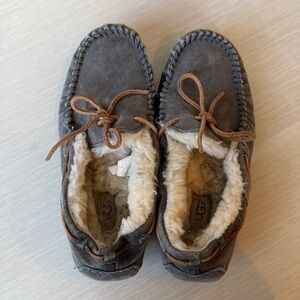 UGG Charcoal Suede Moccasins with Cream Lining women’s 8